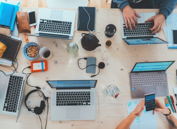 Transforma tu empresa: sistema ERP y software de gestión de almacenes trabajando juntos